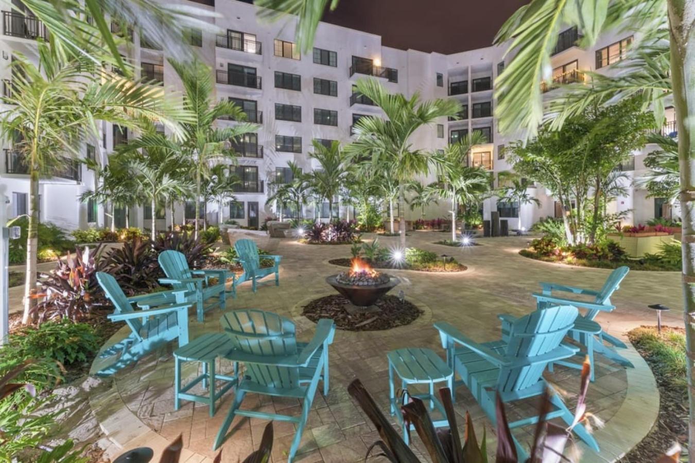 Cozy Retreat 2 Bedroom Hideaway Moments From The Sand ボイントンビーチ エクステリア 写真