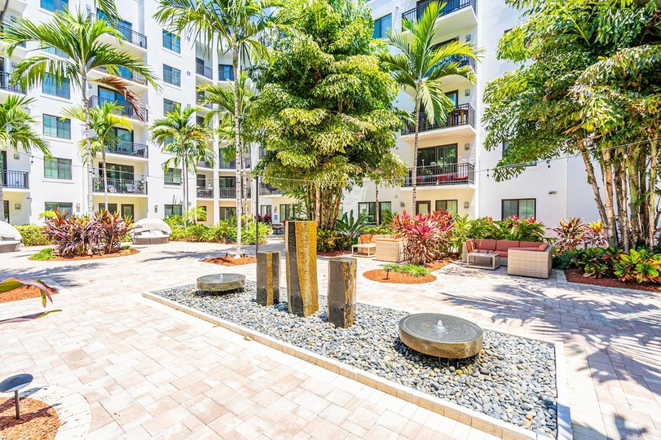 Cozy Retreat 2 Bedroom Hideaway Moments From The Sand ボイントンビーチ エクステリア 写真