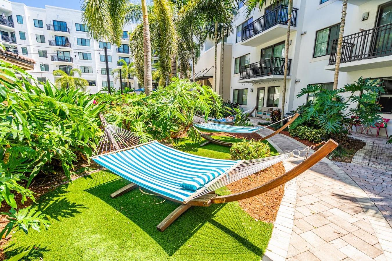 Cozy Retreat 2 Bedroom Hideaway Moments From The Sand ボイントンビーチ エクステリア 写真