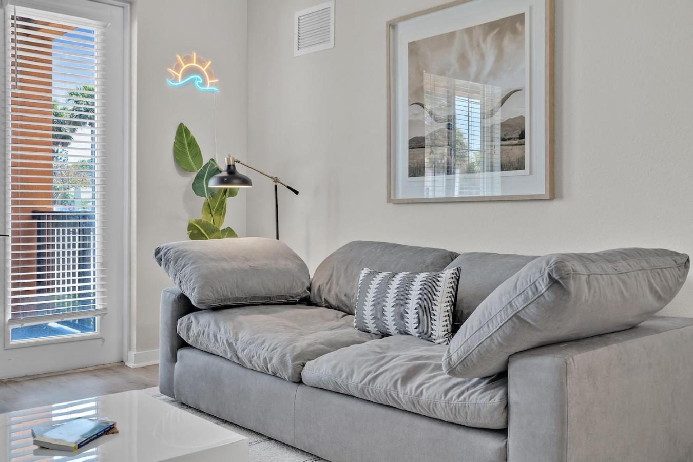 Cozy Retreat 2 Bedroom Hideaway Moments From The Sand ボイントンビーチ エクステリア 写真