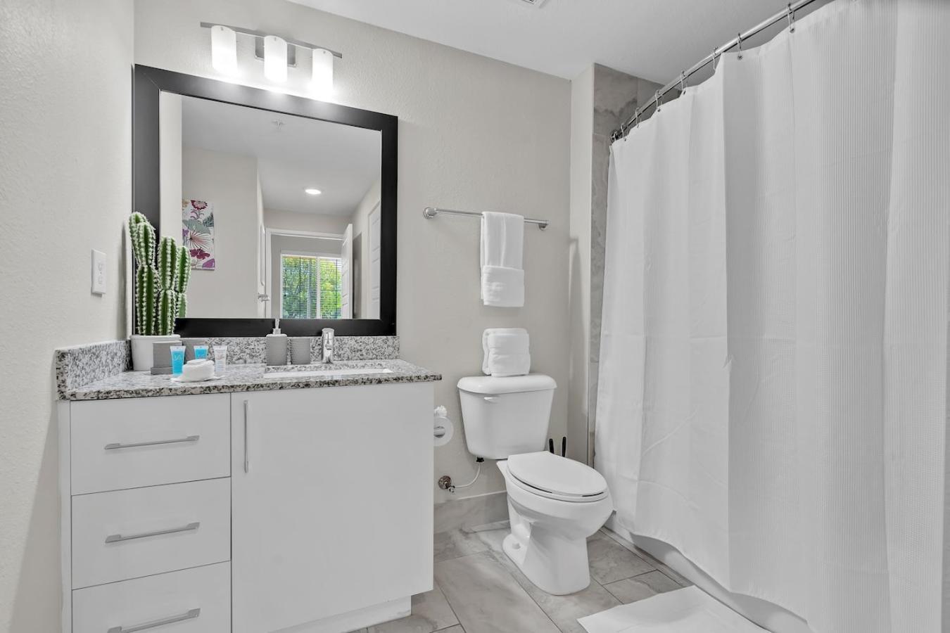 Cozy Retreat 2 Bedroom Hideaway Moments From The Sand ボイントンビーチ エクステリア 写真